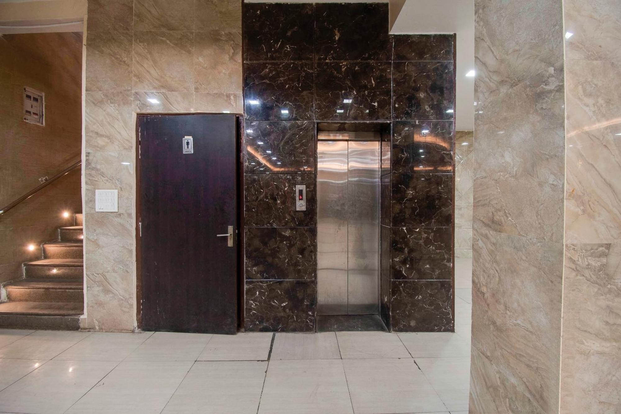 Capital O Pink Peral Hotel Jaipur Ngoại thất bức ảnh